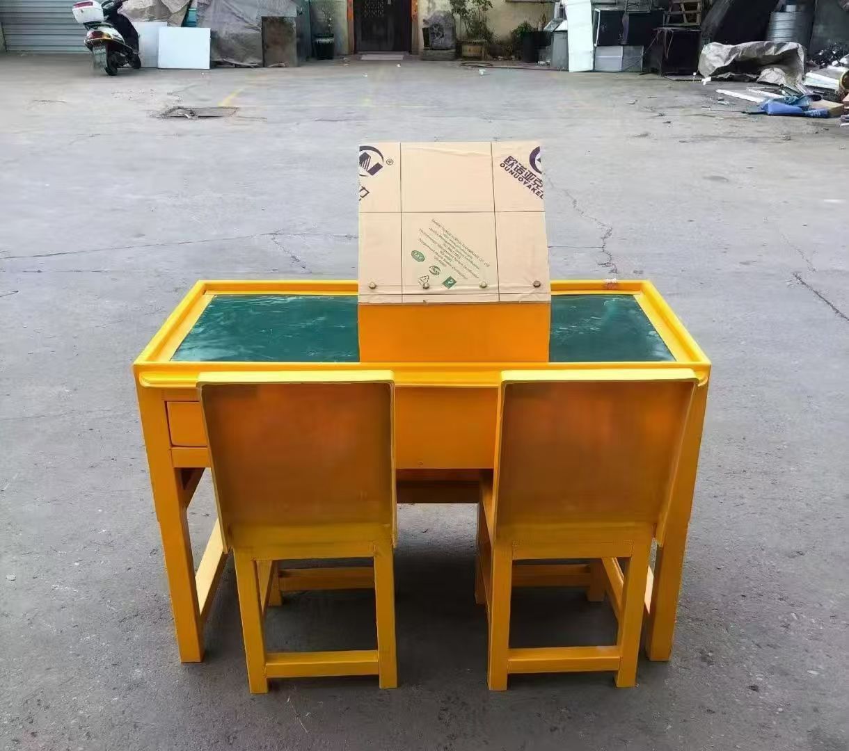 始兴防静电导通桌井下煤矿火工品发放桌：危险品流转的安全守护者